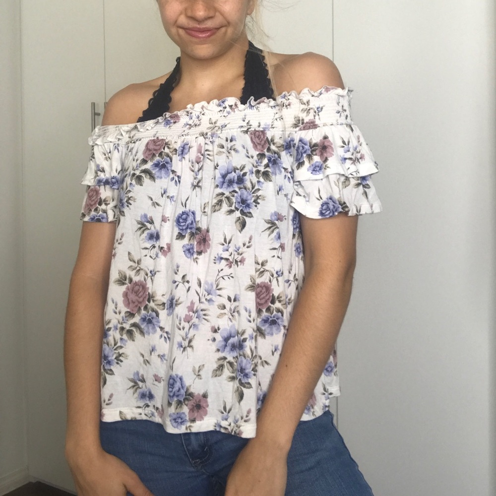 American Eagle off the shoulder top